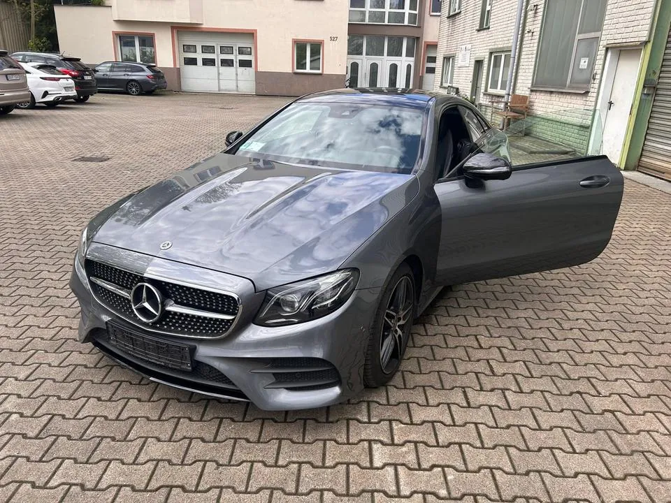 Mercedes-Benz E220D