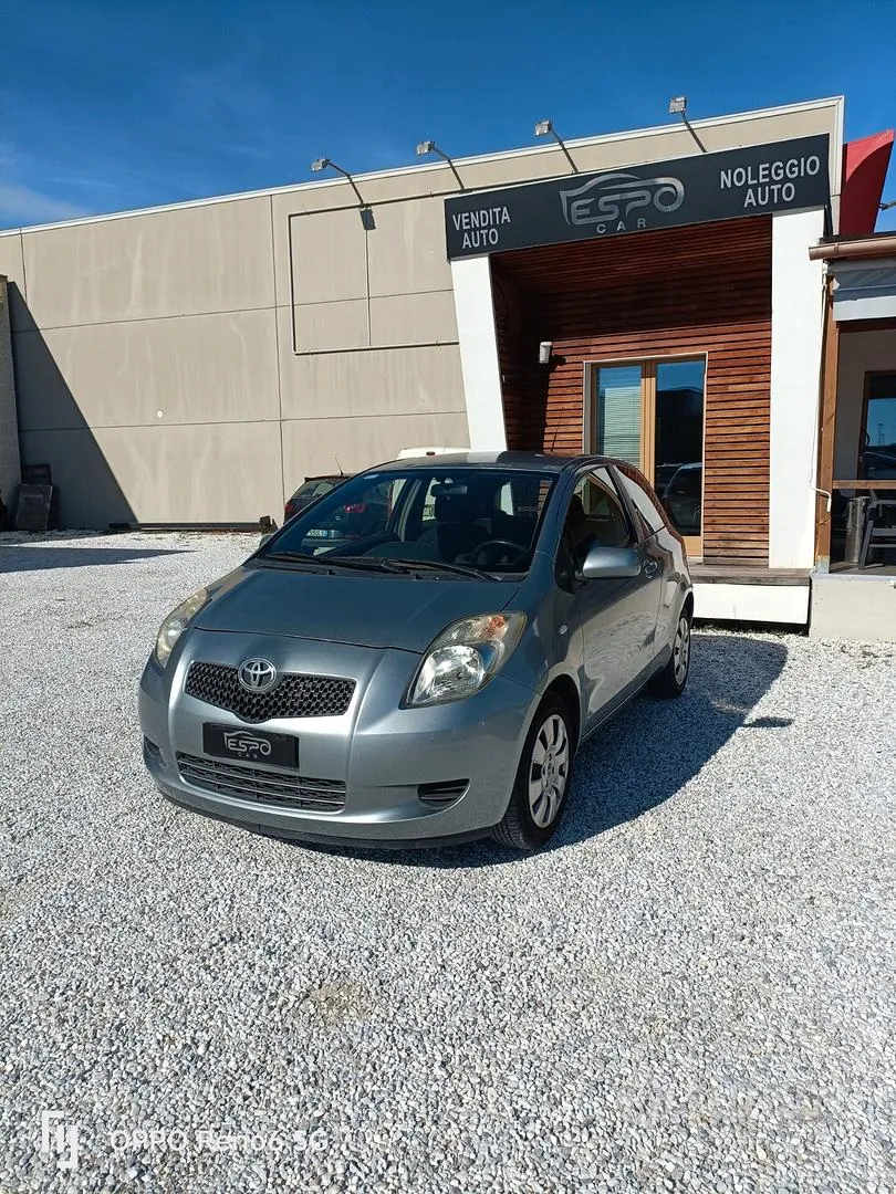 Toyota Yaris 2006 photo 2