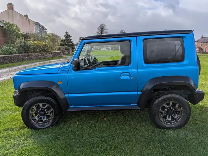 Suzuki Jimny 2023 photo 4
