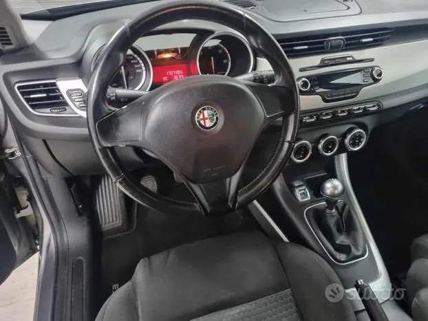 Alfa Romeo Giulietta 2013 photo 5