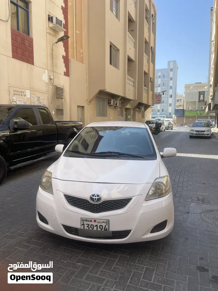 Toyota Yaris 2012 photo 2