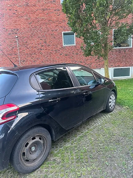 Peugeot 208 2014 photo 4