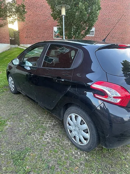 Peugeot 208 2014 photo 3
