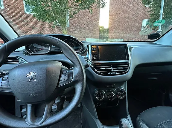 Peugeot 208 2014 photo 5