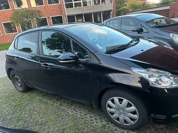 Peugeot 208 2014 photo 2
