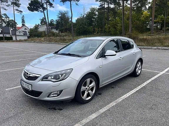 Opel Astra 2010 photo 2