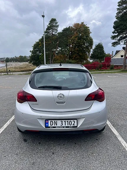 Opel Astra 2010 photo 5