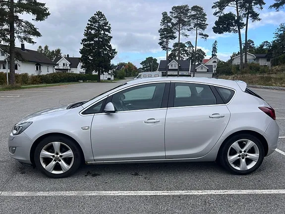 Opel Astra 2010 photo 3