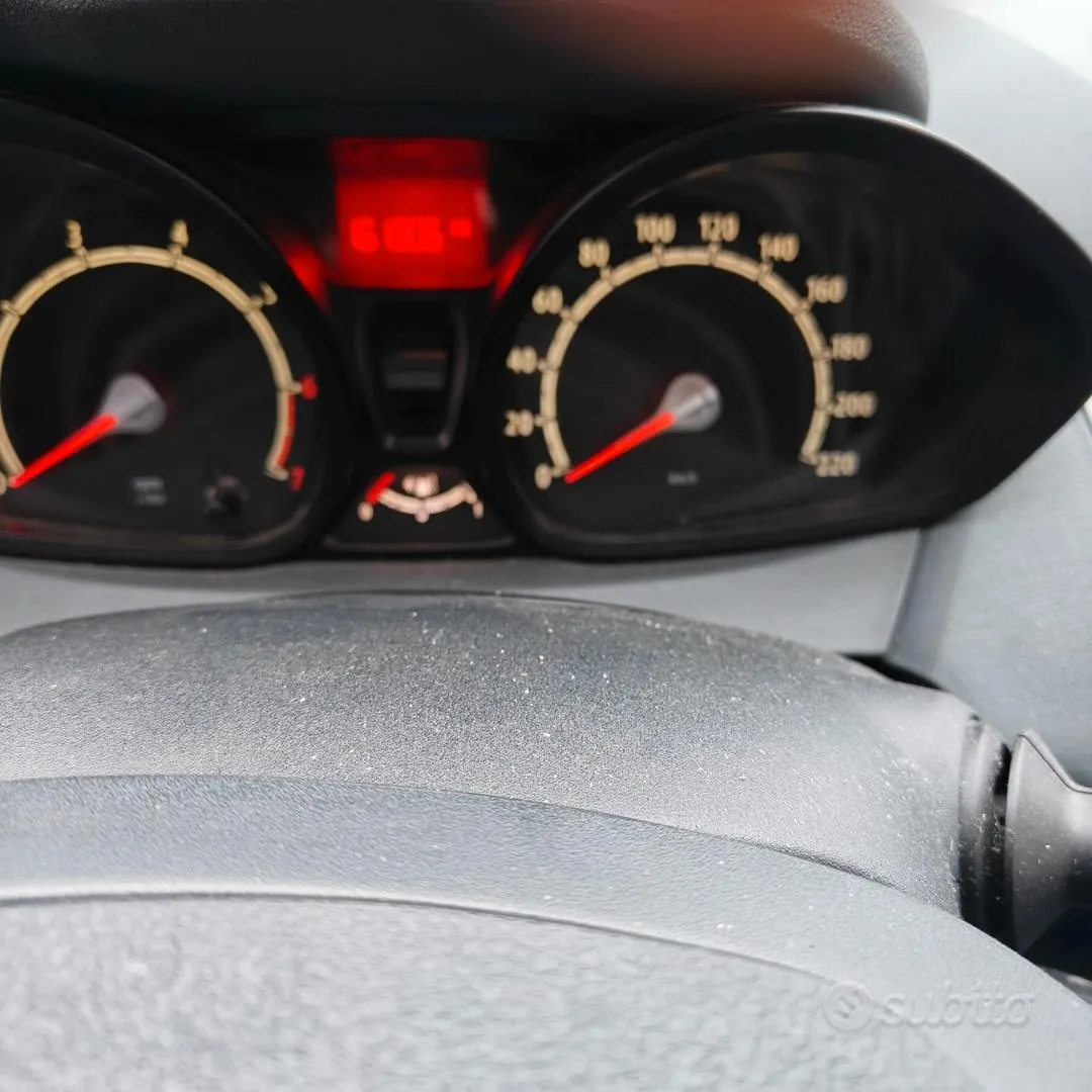 Ford Fiesta 2010 photo 3