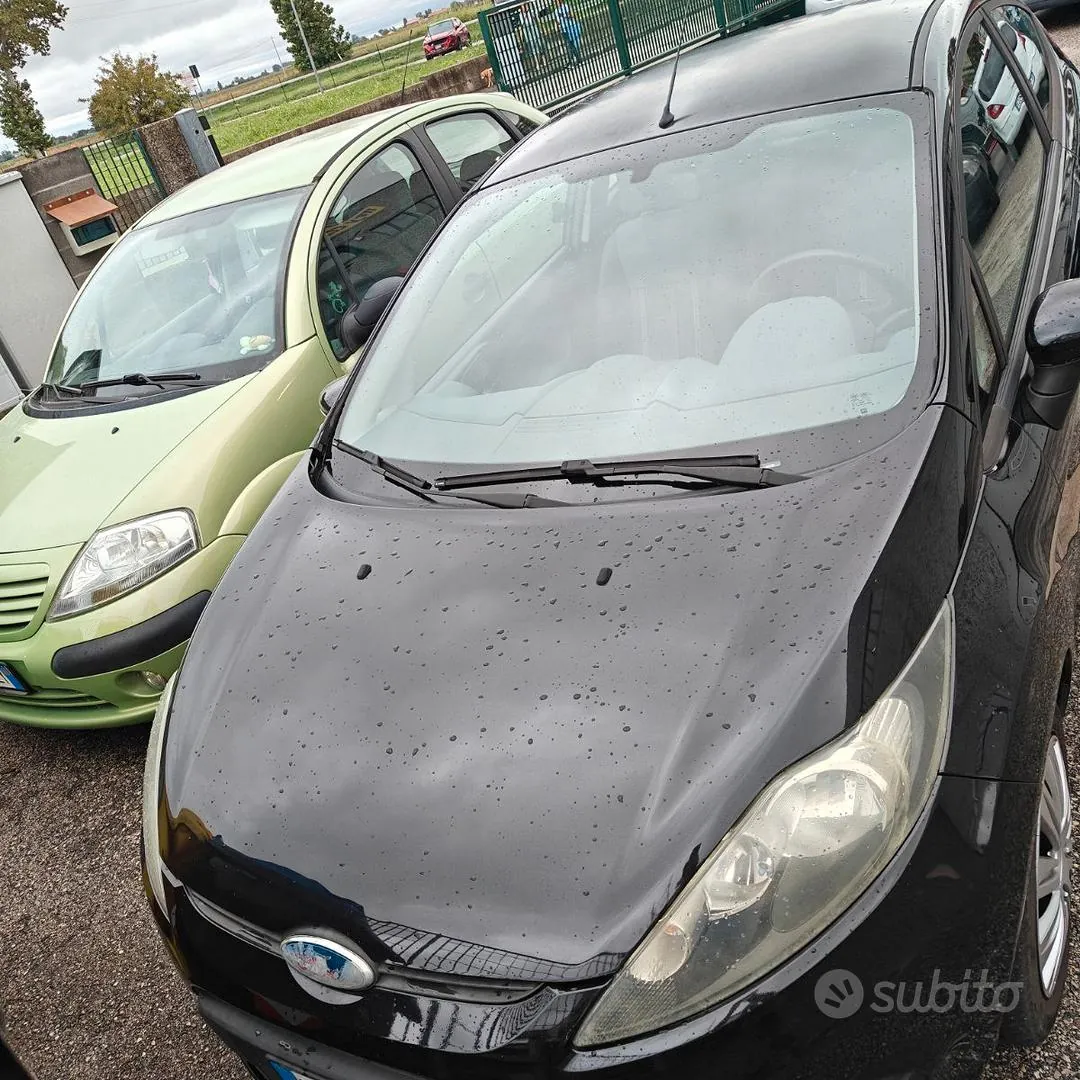 Ford Fiesta 2010 photo 2