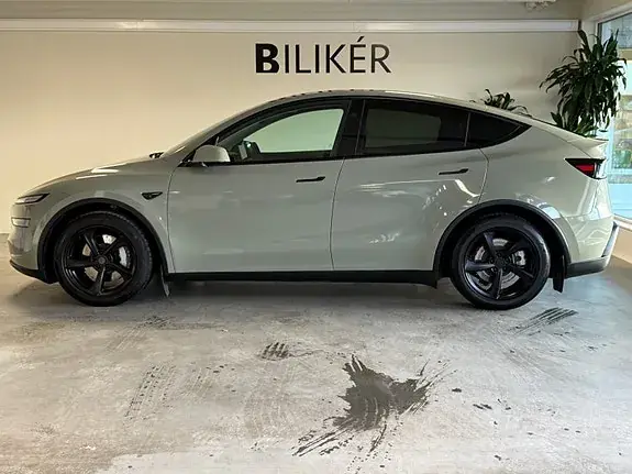 Tesla Model Y 2025 photo 4