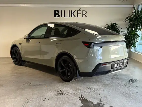 Tesla Model Y 2025 photo 5