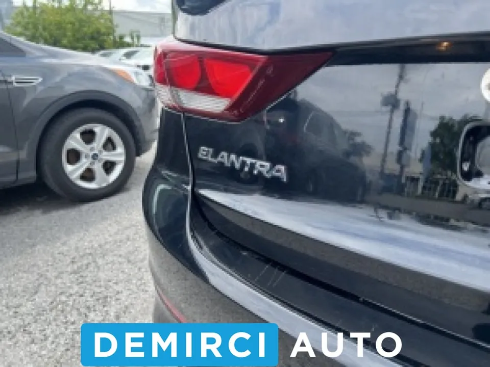 Hyundai Elantra 2017 photo 2
