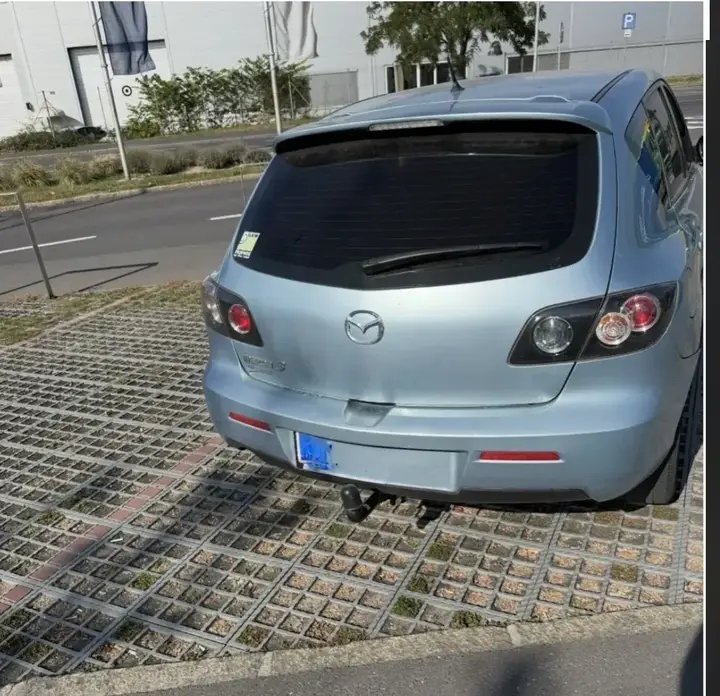 Mazda Mazda3 2008 photo 2