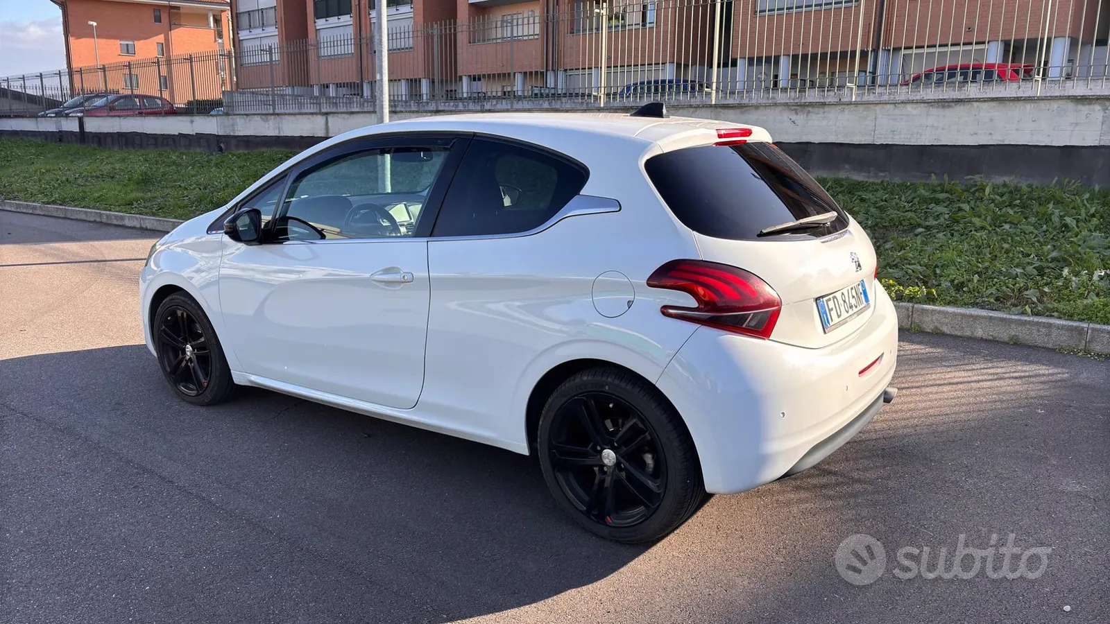 Peugeot 208 2016 photo 2
