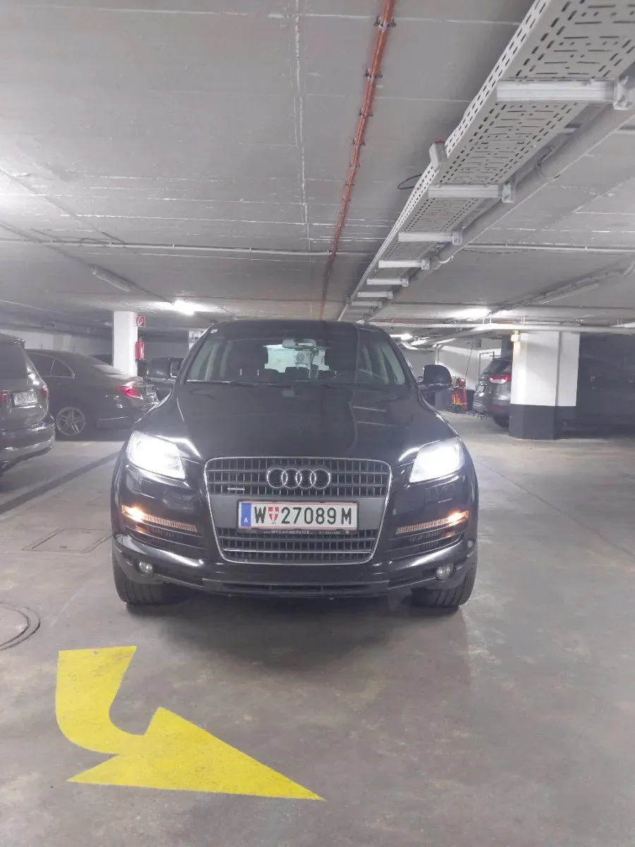 Audi Q7 2008 photo 2