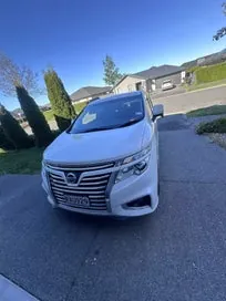 Nissan Elgrand 2018 photo 2