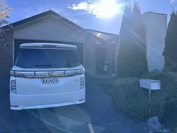 Nissan Elgrand 2018 photo 5