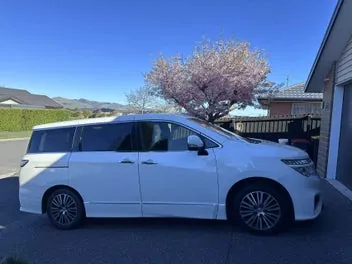 Nissan Elgrand 2018 photo 4
