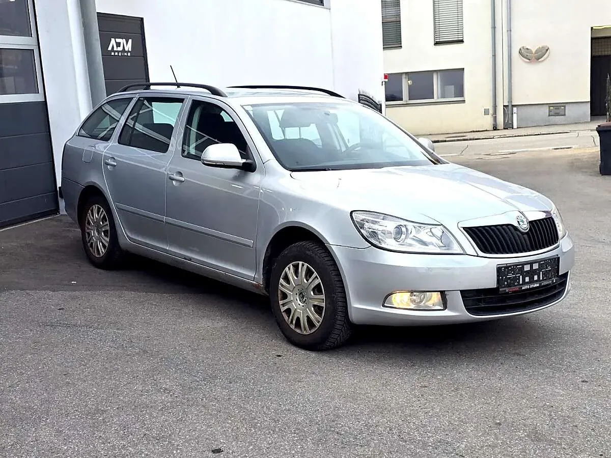 Skoda Octavia 2011 photo 3