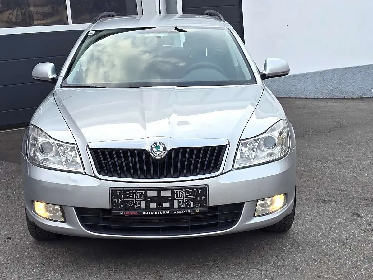 Skoda Octavia 2011 photo 2