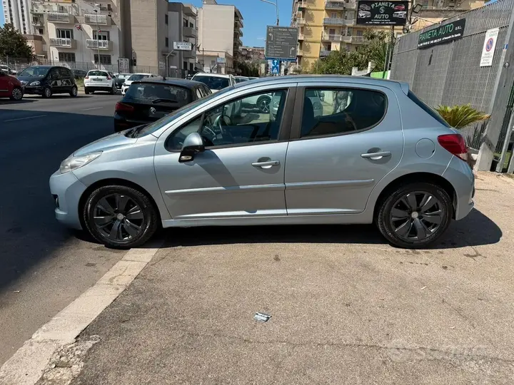 Peugeot 207 2011 photo 4