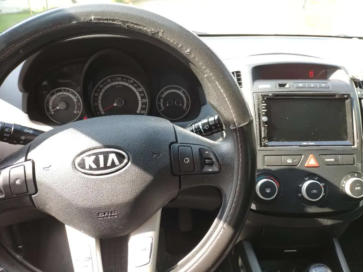 Kia Ceed 2012 photo 2