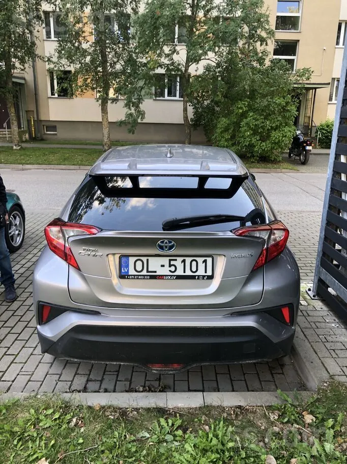Toyota C-Hr 2018 photo 2
