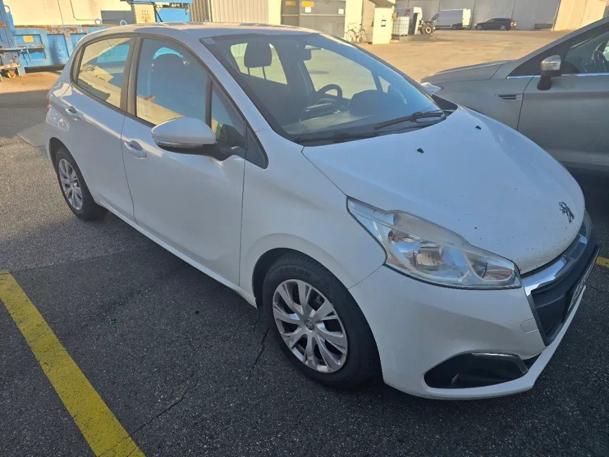 Peugeot 208 2017 photo 3
