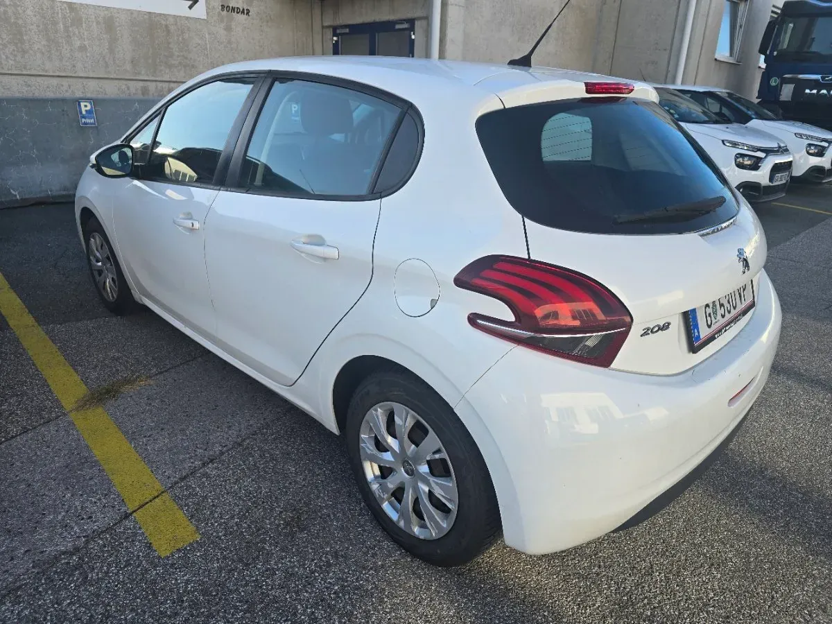 Peugeot 208 2017 photo 2
