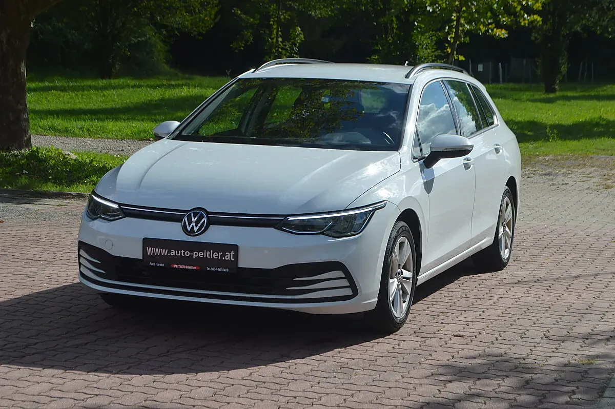 Volkswagen Golf 2023 photo 2