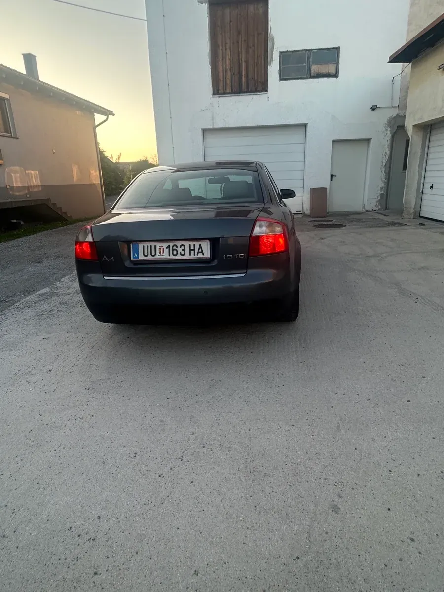 Audi A4 2004 photo 3