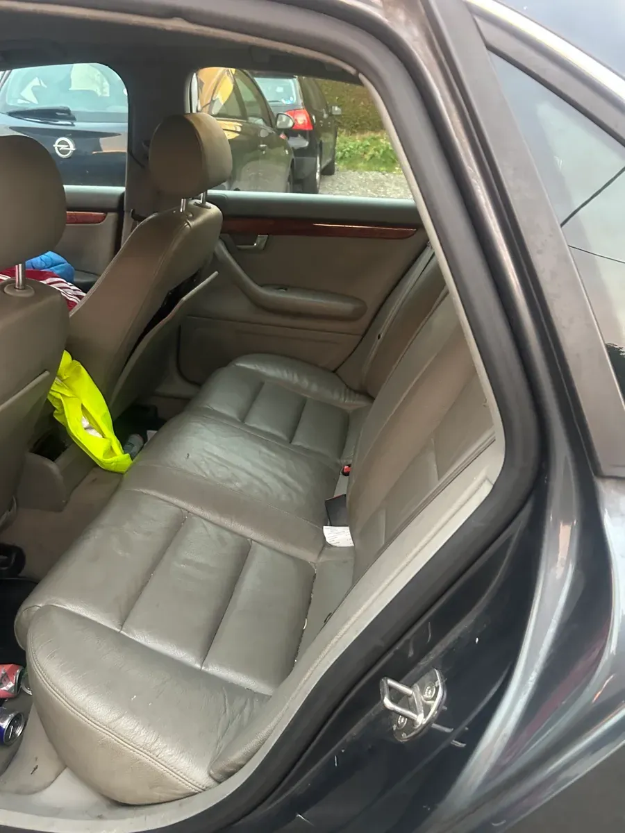 Audi A4 2004 photo 2