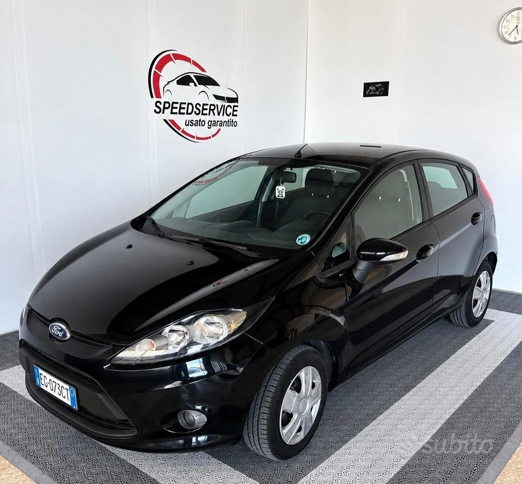 Ford Fiesta 2011 photo 2
