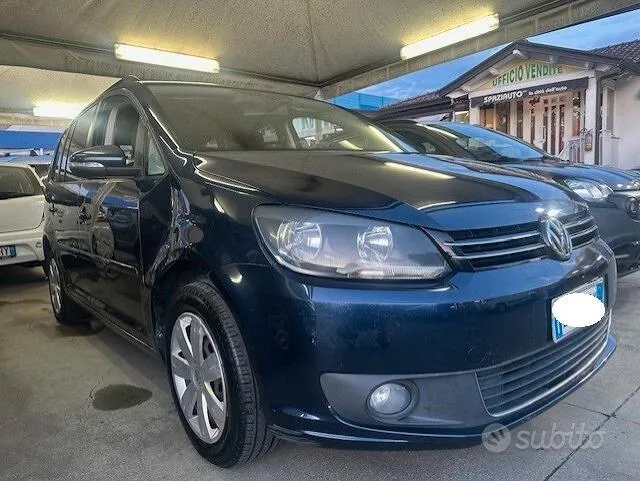 Volkswagen Touran 2012 photo 2