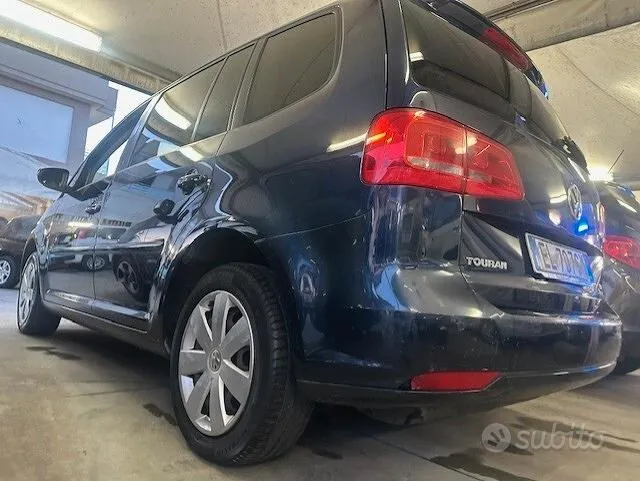 Volkswagen Touran 2012 photo 3