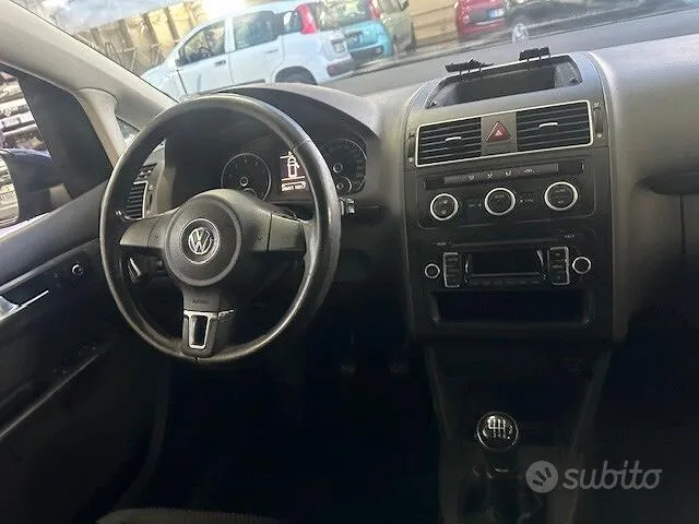 Volkswagen Touran 2012 photo 4