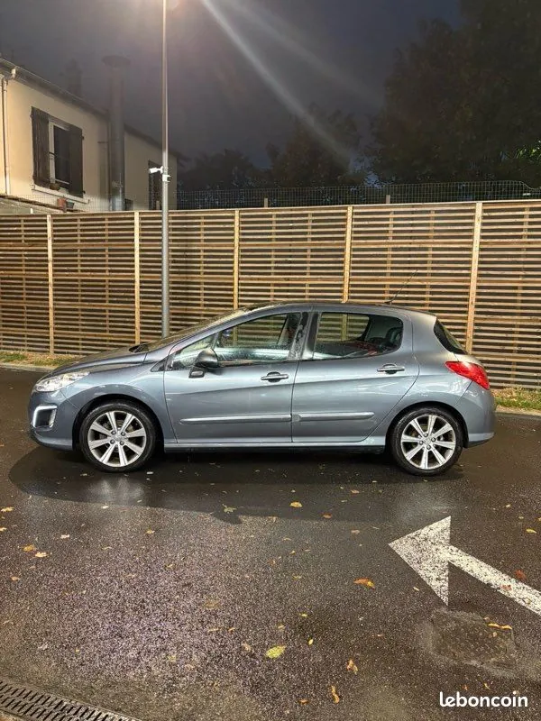 Peugeot 308 2011 photo 2
