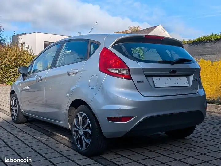 Ford Fiesta 2009 photo 2