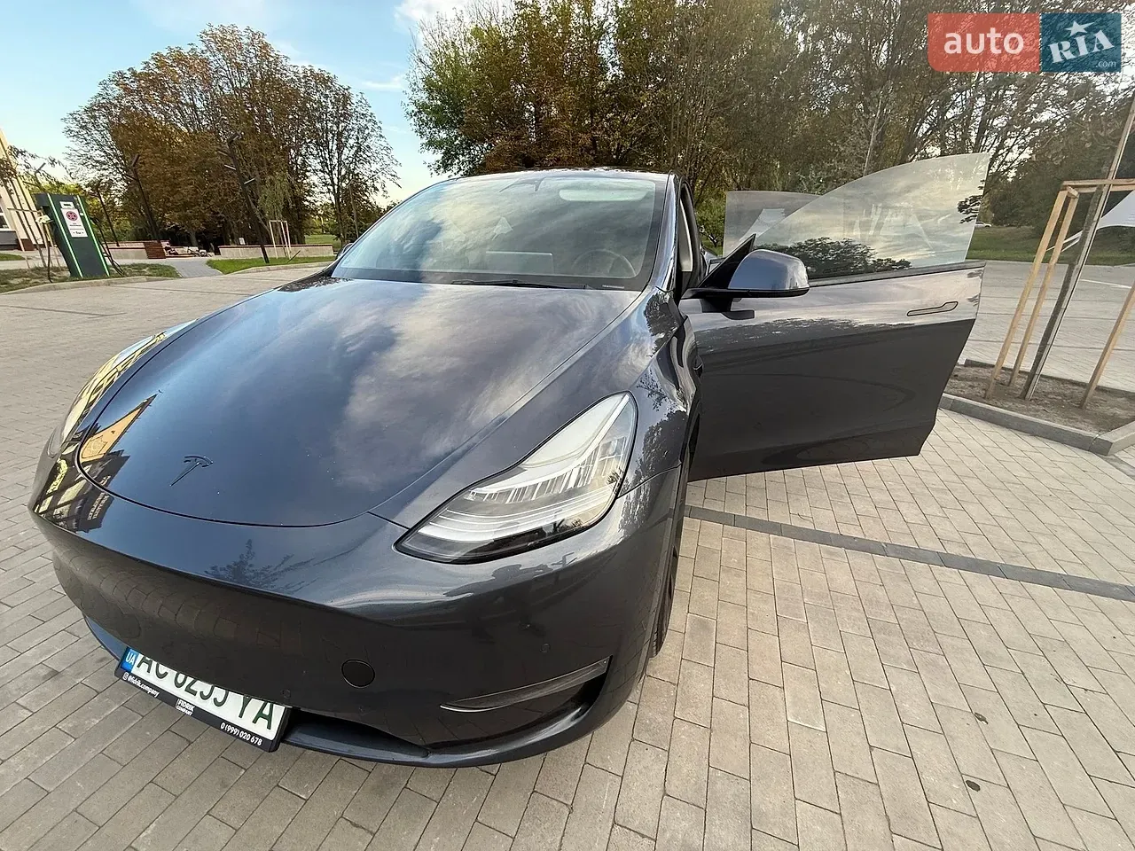 Tesla Model Y 2022 photo 3