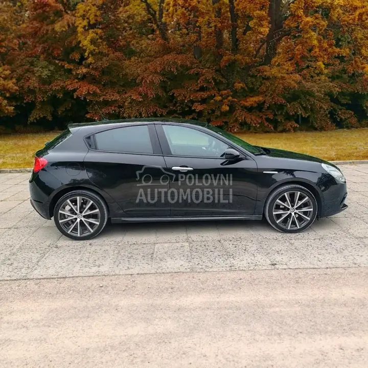 Alfa Romeo Giulietta 2018 photo 2