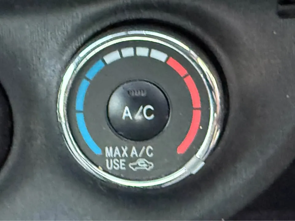 Toyota Yaris 2012 photo 5