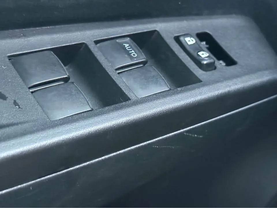 Toyota Yaris 2012 photo 4