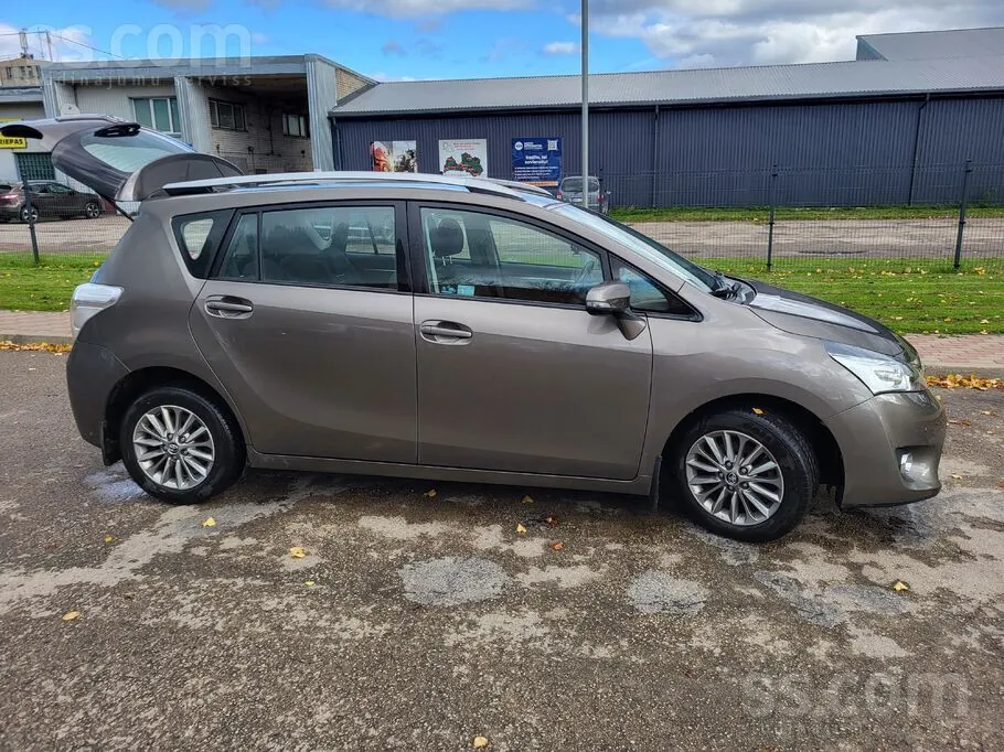 Toyota Verso 2016 photo 2