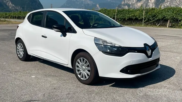 Renault Clio 2016 photo 2