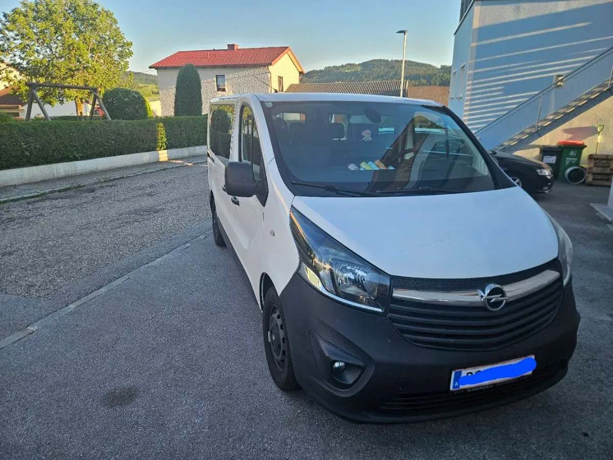 Opel Vivaro 2015 photo 2