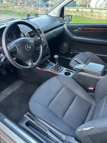 Mercedes-Benz A180