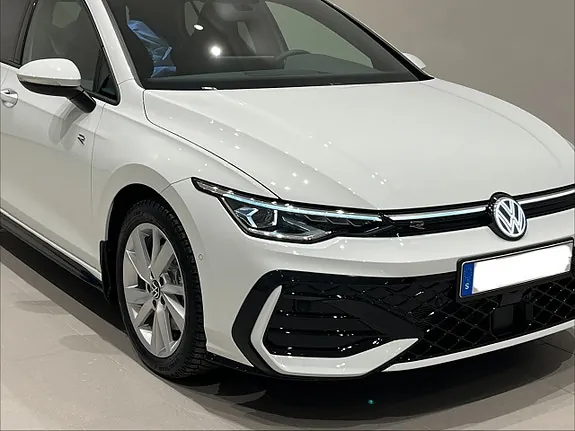 Volkswagen Golf I 2026 photo 2