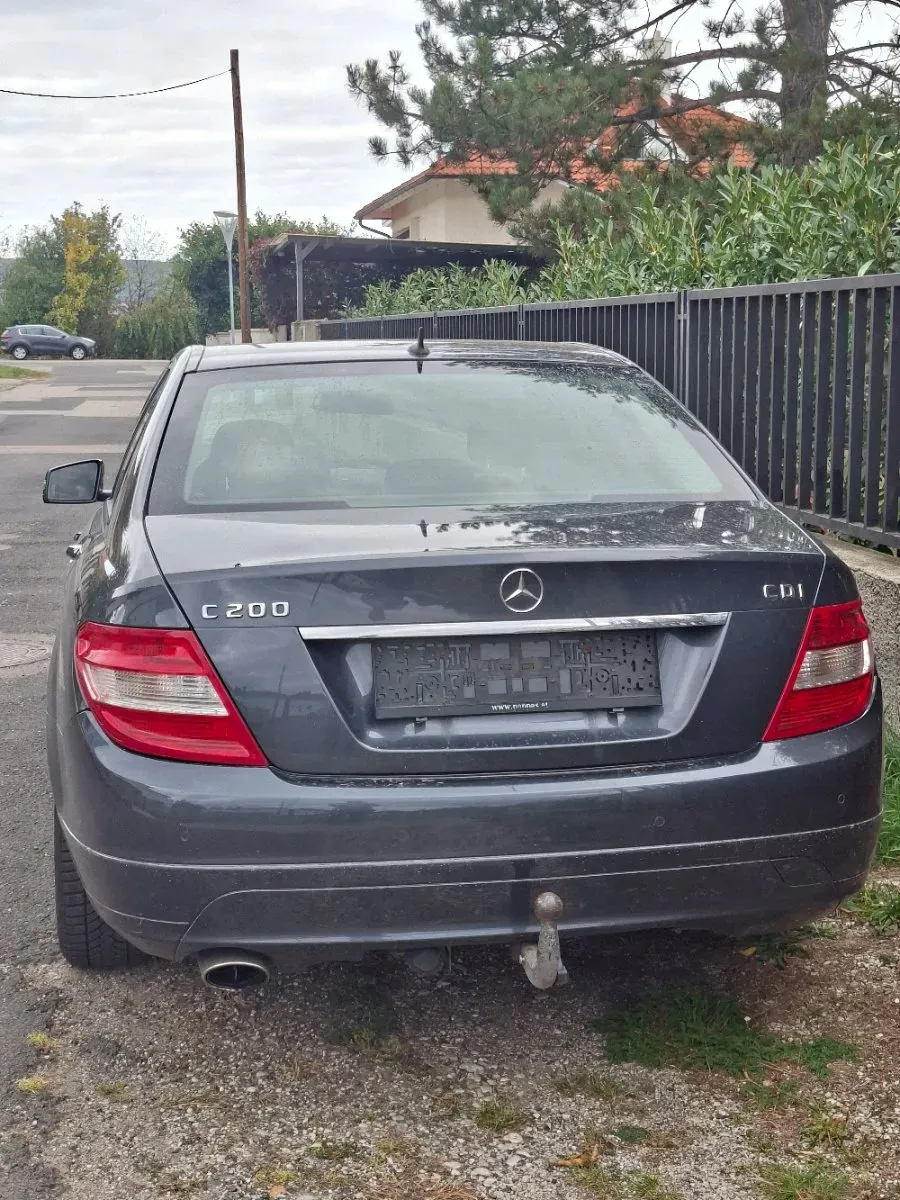 Mercedes-Benz C-Class 2011 photo 2