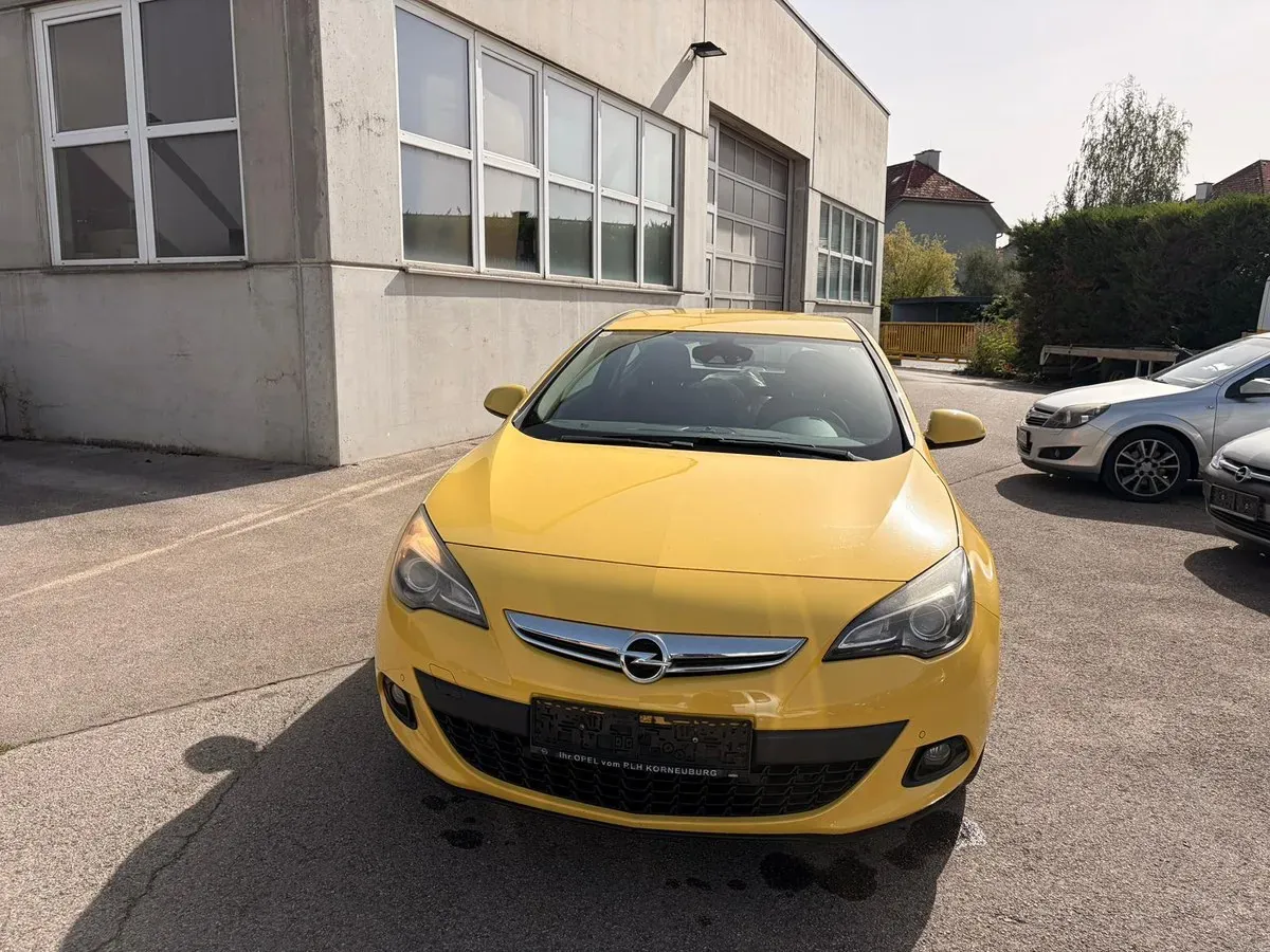 Opel Astra 2013 photo 2